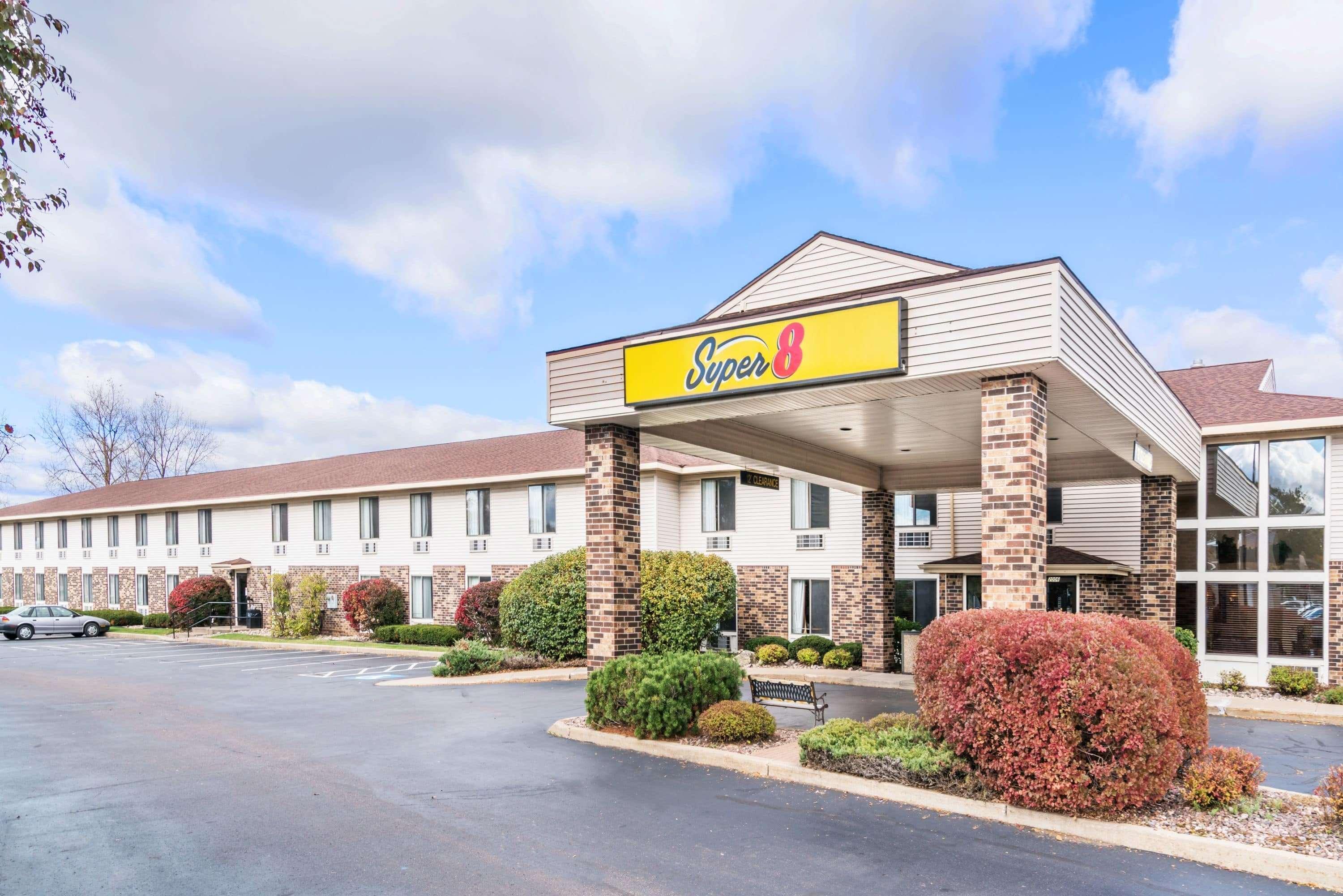 Super 8 by Wyndham Wausau Bagian luar foto