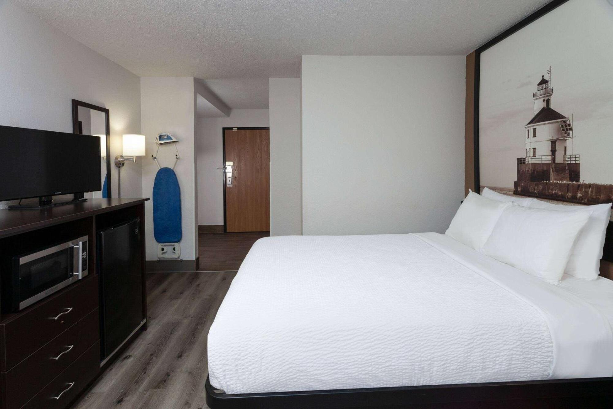 Super 8 by Wyndham Wausau Bagian luar foto