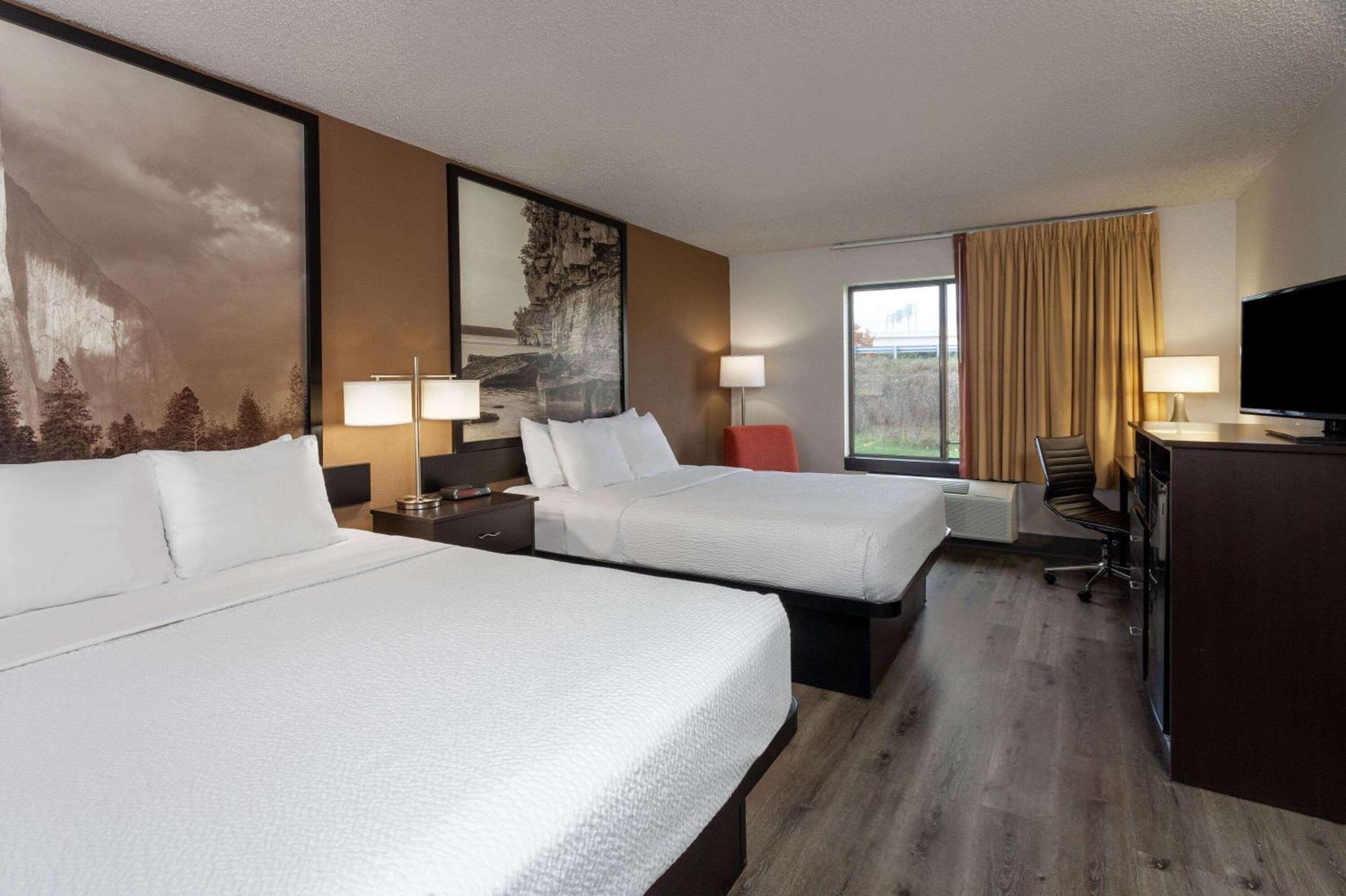 Super 8 by Wyndham Wausau Bagian luar foto
