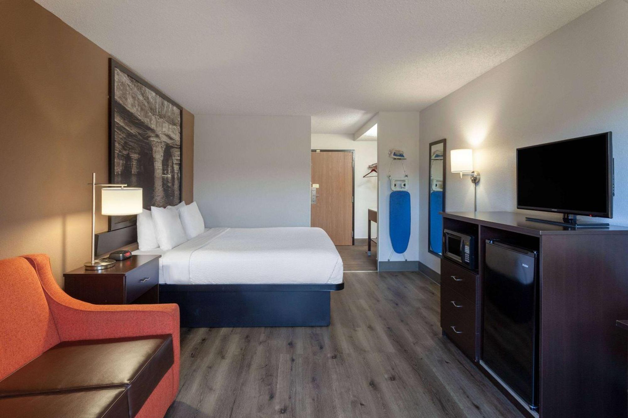 Super 8 by Wyndham Wausau Bagian luar foto