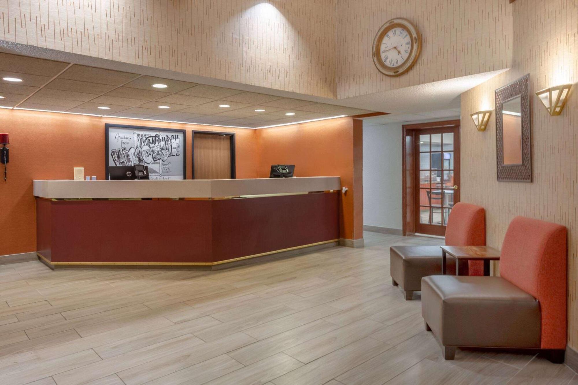 Super 8 by Wyndham Wausau Bagian luar foto