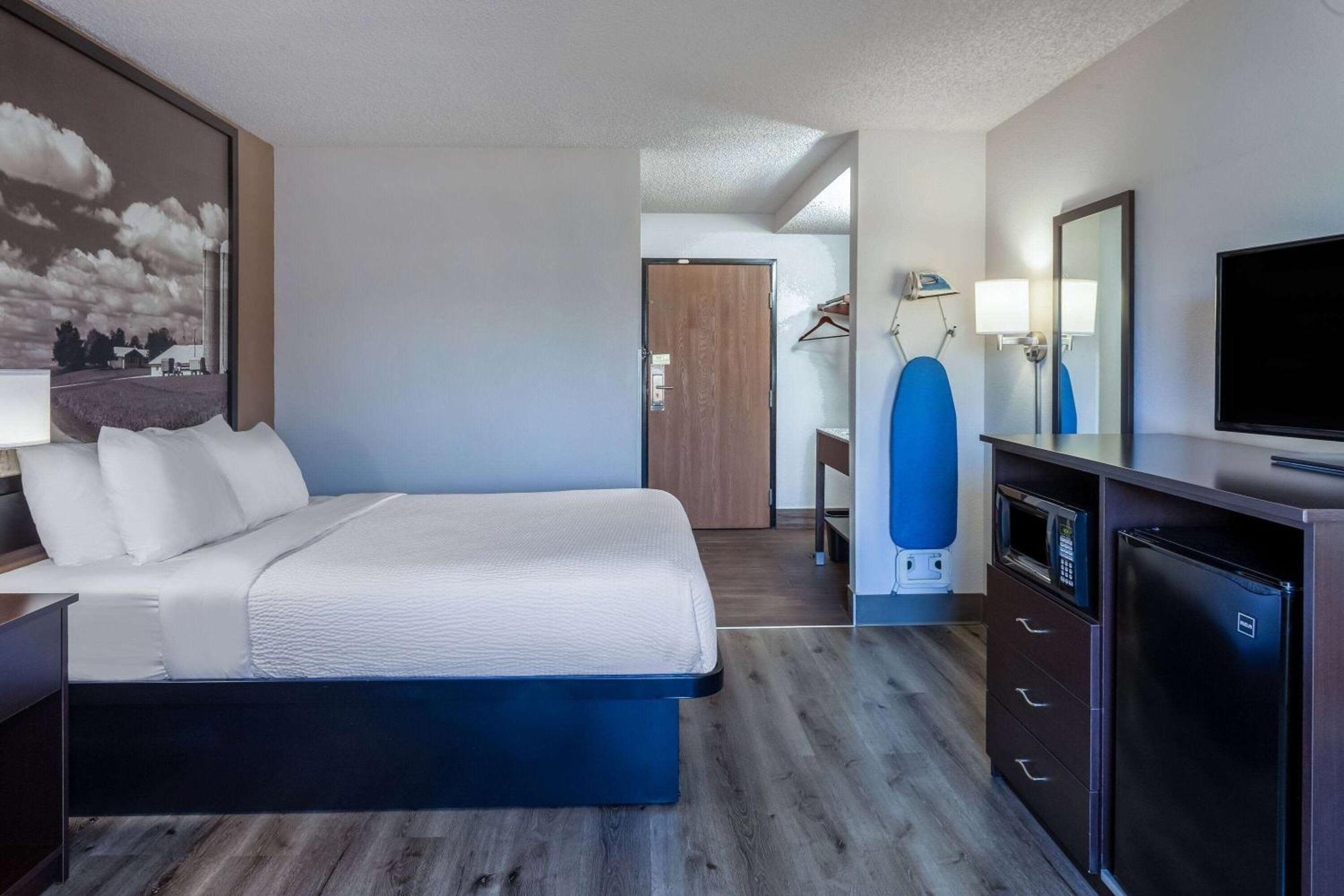 Super 8 by Wyndham Wausau Bagian luar foto