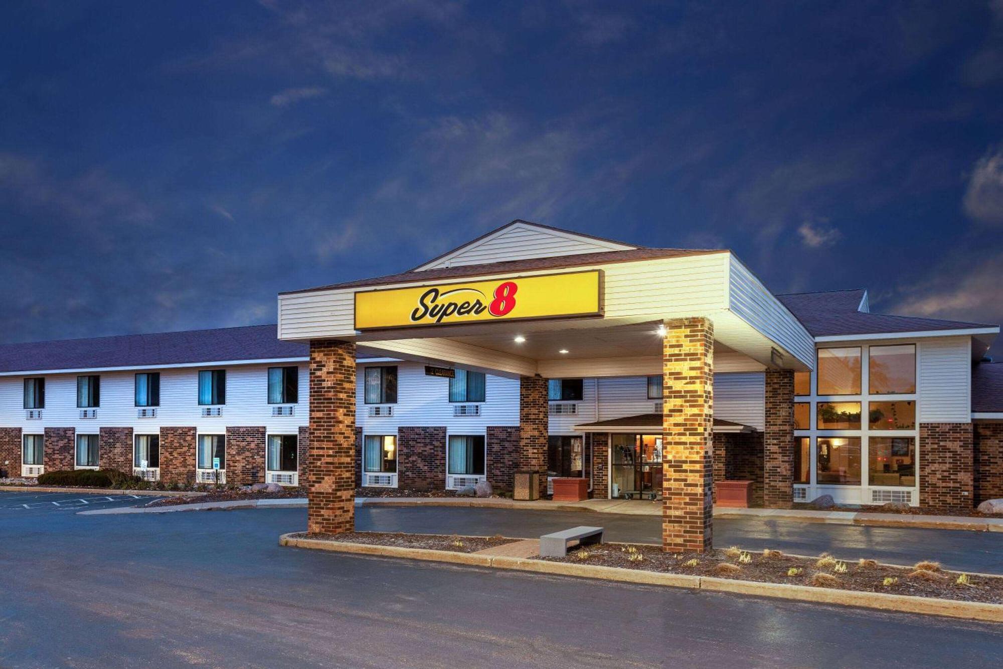 Super 8 by Wyndham Wausau Bagian luar foto