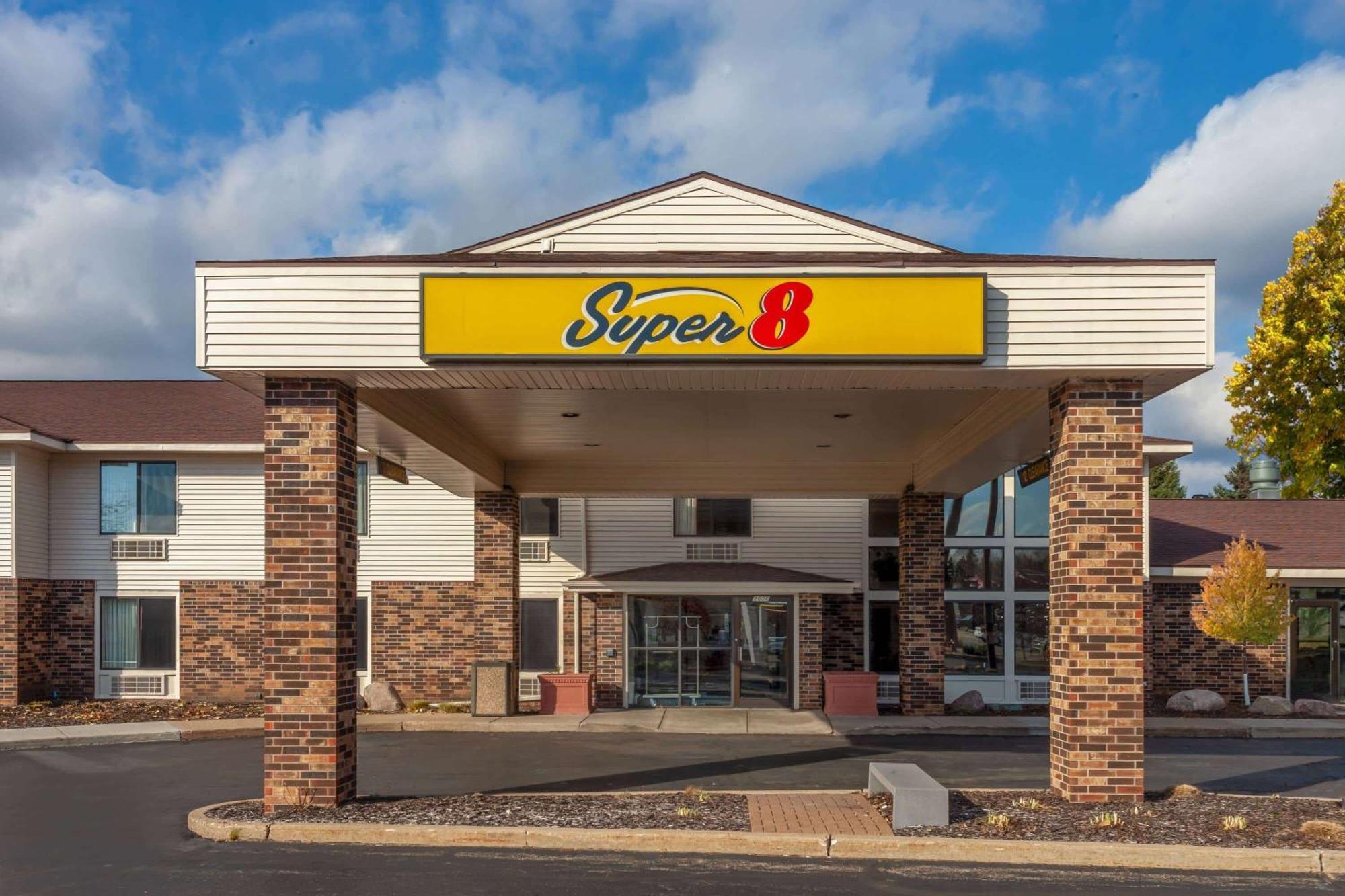 Super 8 by Wyndham Wausau Bagian luar foto